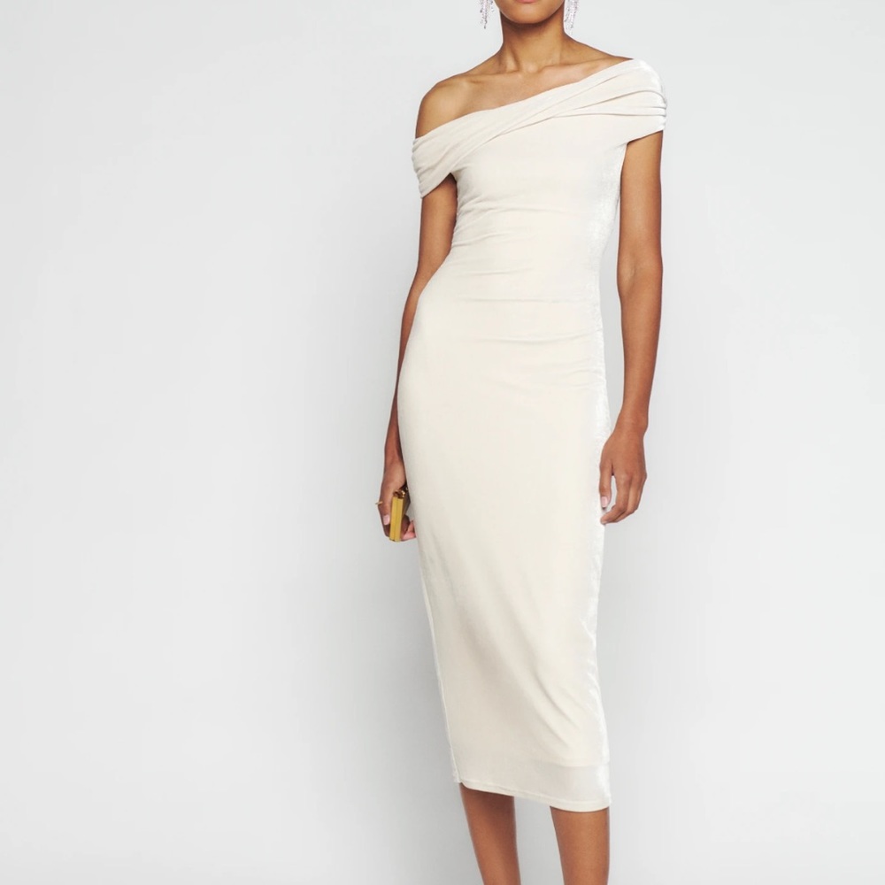 Reformation ivory velvet off the shoulder midi dress. Size medium. NEW WITH TAGS